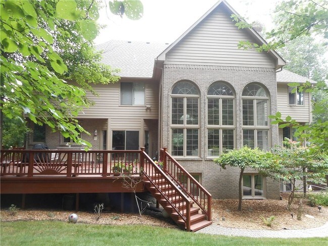 Building Photo - 1530 Scenic Hollow Dr