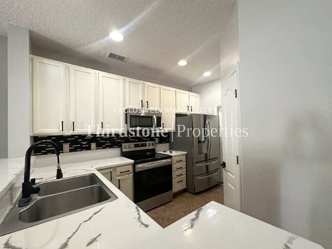Building Photo - 6131 Bartram Village Dr
