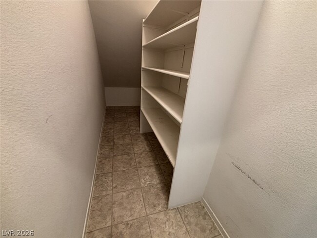 Building Photo - 5582 Sancho Throne Rd