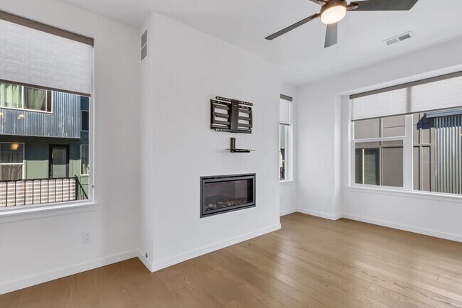 Building Photo - 8711 E Hampden Ave