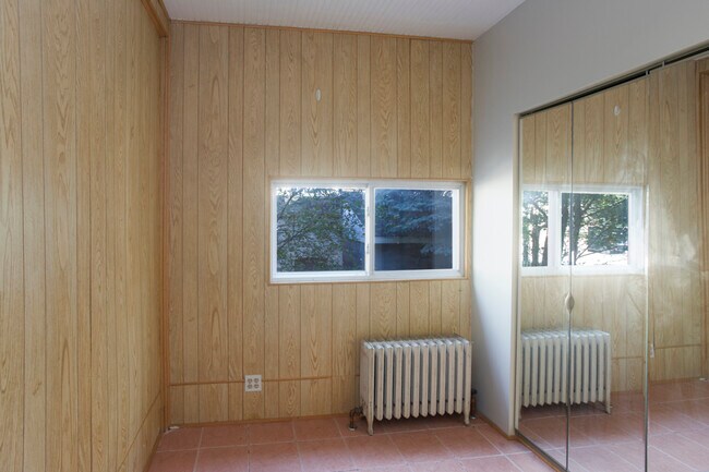 Building Photo - 2152 W Webster Ave