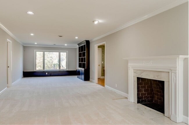 Building Photo - Spacious Green Hills Retreat | 3–4BR, 3BA | Deck, Hot Tub, & Prime Location