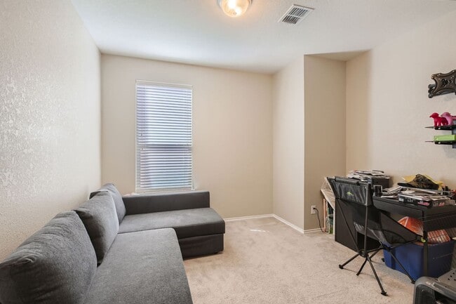 Building Photo - HALF OFF First Month Rent: 3 Bed/2.5 Bathr...