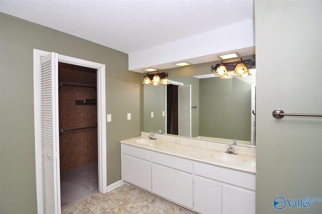 Building Photo - 9405 Hartwick Cir SE