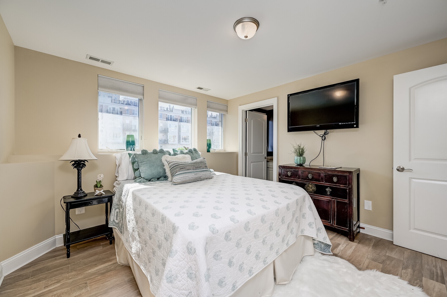 Building Photo - 621 Ponte Villas N