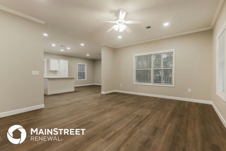 Building Photo - 920 15th Ave S