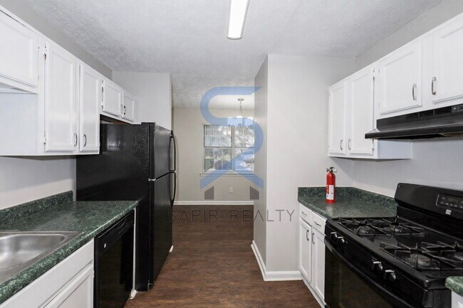 Building Photo - Move-In Ready & Freshly Updated – Stylish 2 Beds,2.5 Bath in the Heart of Cobb