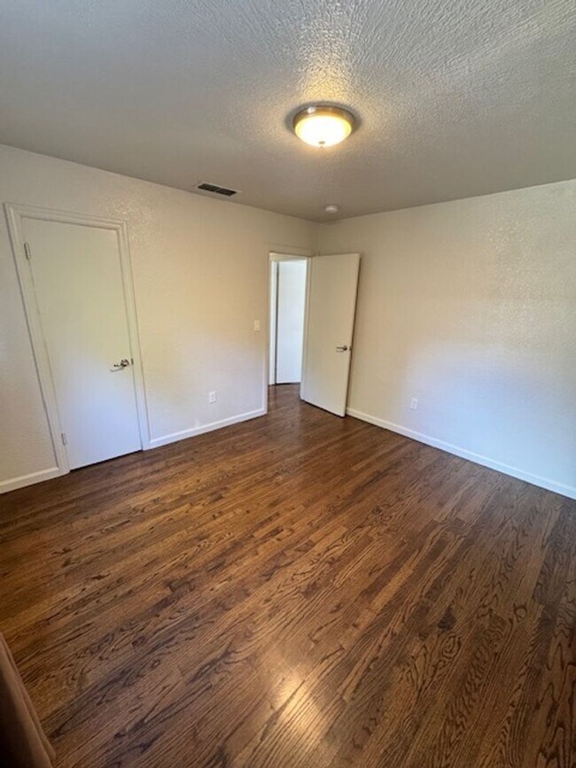 Building Photo - Charming Updated 4-Bedroom Home in the Garden Tract – Hardwood Floors, Central Air, 2-Car Garage ...