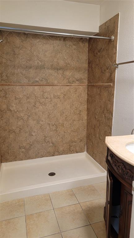 Building Photo - 4023 Versailles Dr