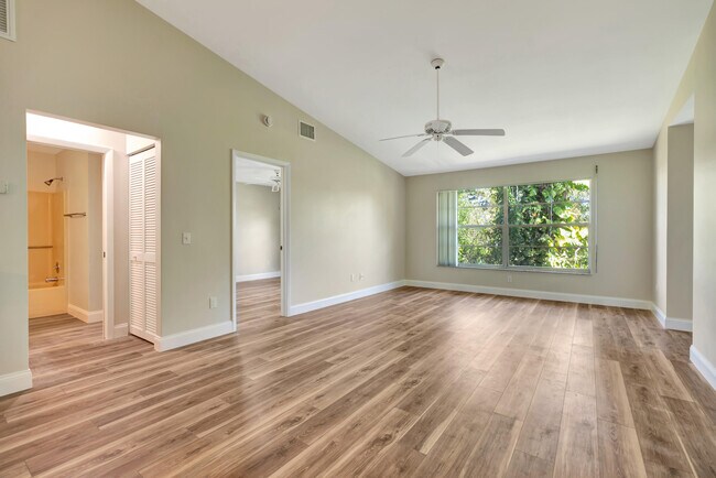 Building Photo - 8356 SE Croft Cir
