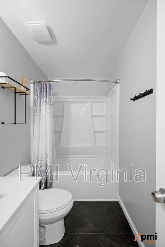 Building Photo - 631 Bluff Ct