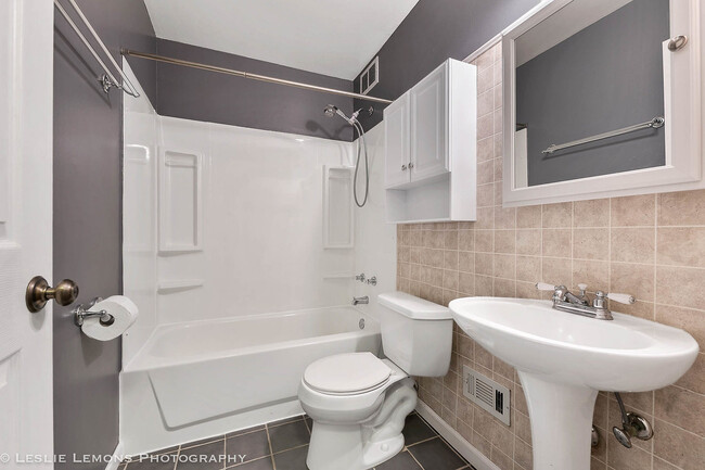 Building Photo - 5700 Hillcrest Ln