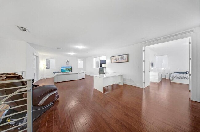 Building Photo - 10081 NW 75th Terrace