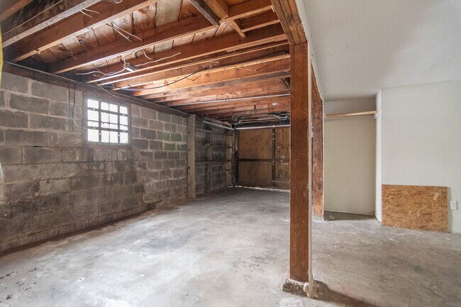 Building Photo - 3424 NE 79th Ave