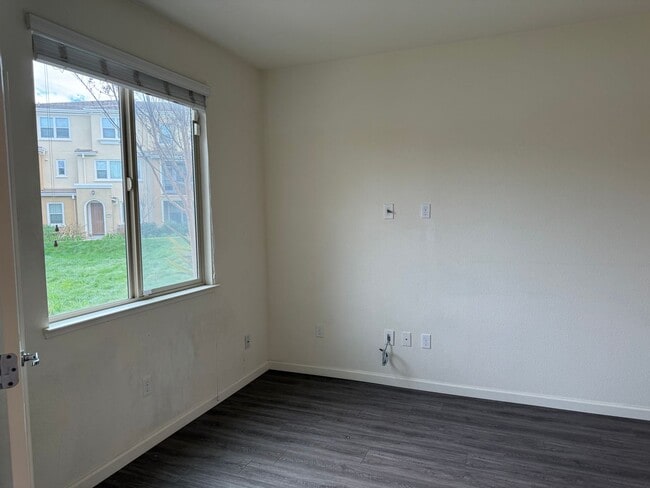 Building Photo - San Jose Comfort, Convenience and Location