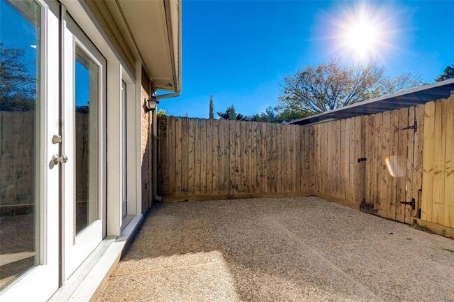 Building Photo - 13168 Trail Hollow Dr
