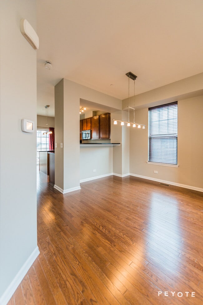 Building Photo - 1252 Evergreen Ave