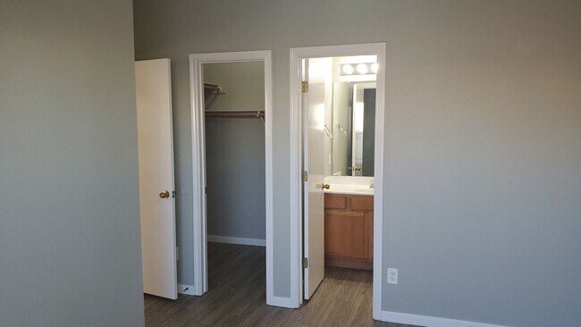 Building Photo - 133.135 Marvin Cove