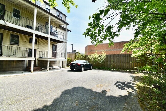 Building Photo - 20 Hollis Ave