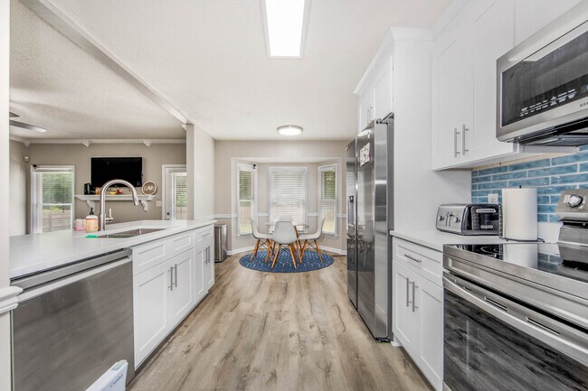 Building Photo - 2713 Leabrook Dr