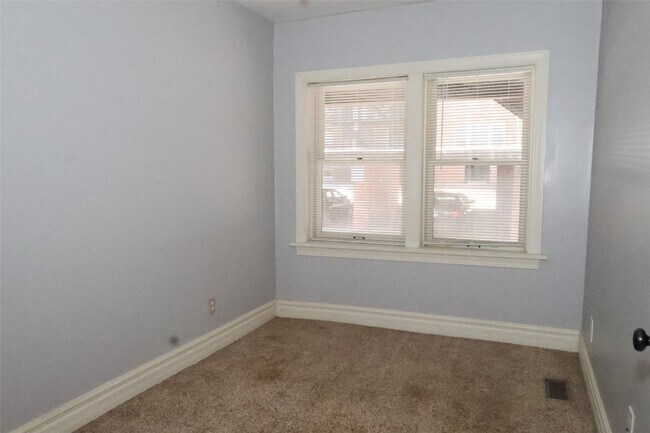 Building Photo - 757 Syracuse Ave