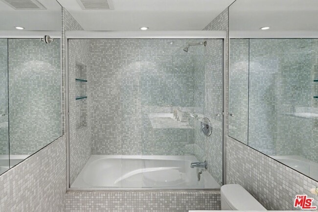 Building Photo - 720 Huntley Dr