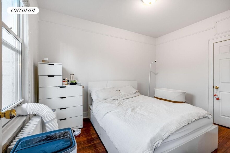 Building Photo - 276 Ainslie St