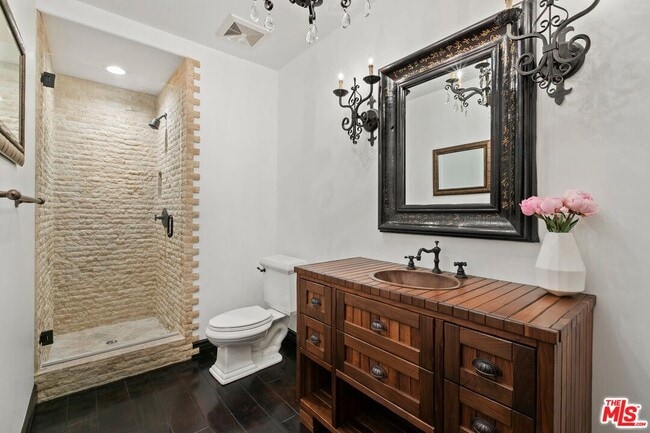 Building Photo - 6620 Lindenhurst Ave