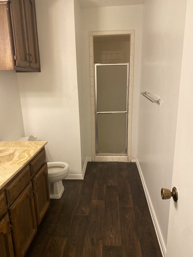 Building Photo - Cozy duplex 2/2/1 in Fort Worth