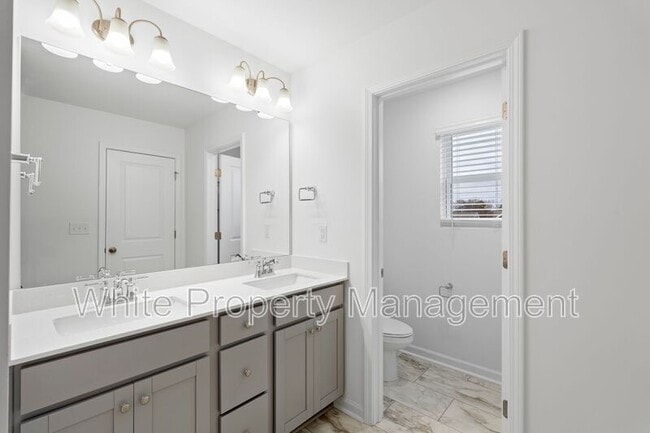 Building Photo - 745 Lock Haven Dr NW