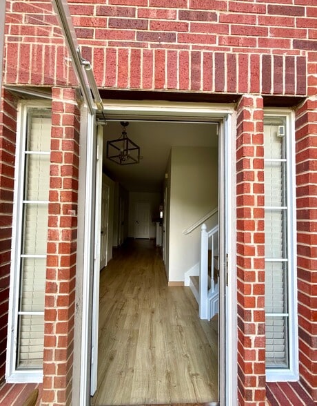 Building Photo - 610 Butternut Dr