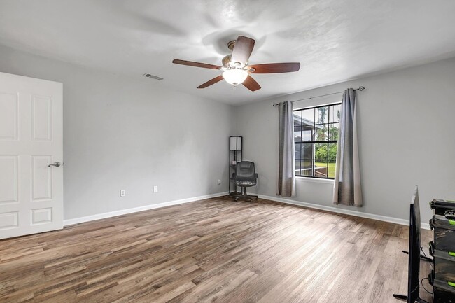 Building Photo - 172 Ann Cir
