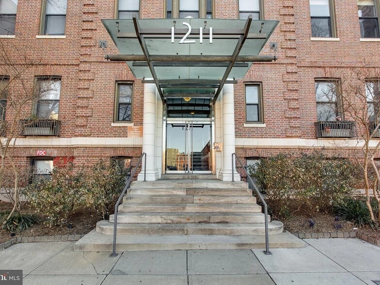 Building Photo - 1211 Light St
