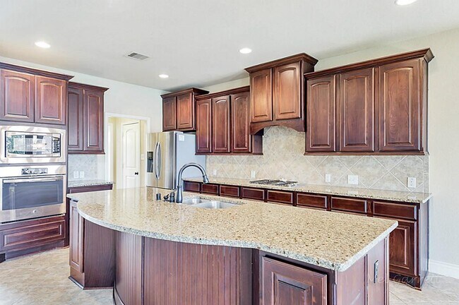 Building Photo - 28810 Davenport Dr