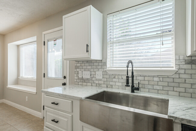 Building Photo - 12402 Greenmesa Dr