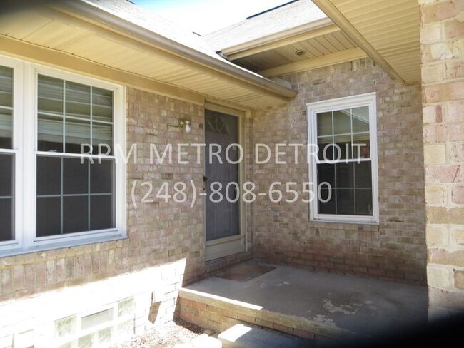 Building Photo - Sterling Heights Condo(16 Mile & Mound)