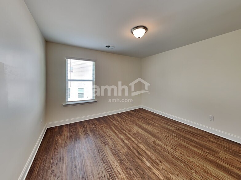 Building Photo - 353 Macroom Ct