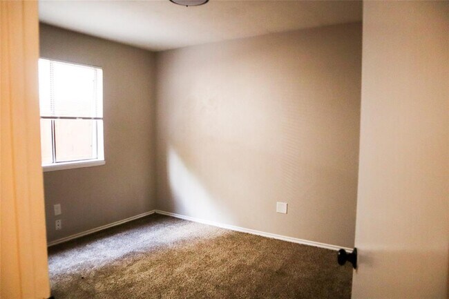 Building Photo - 22915 Summer Pine Ln