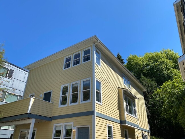 Building Photo - North Capitol Hill Garden Unit- 2 bedroom ...
