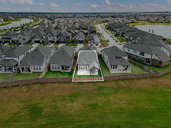 Building Photo - 997 Newport Crk Dr