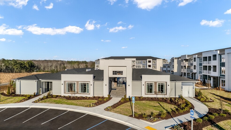 Building Photo - Creekstone at 316