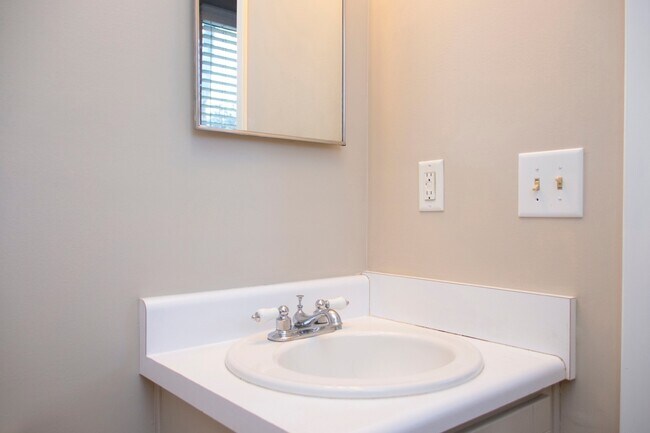 Building Photo - Heart of Madison City! Madison City Schools!