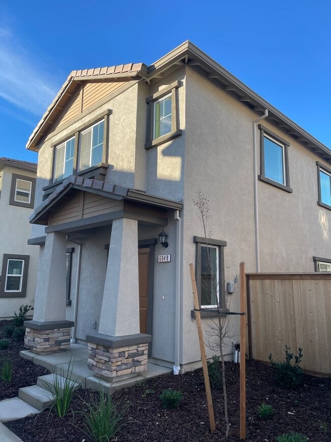 Primary Photo - SOLAR SMART HOME IN WEST ROSEVILLE!