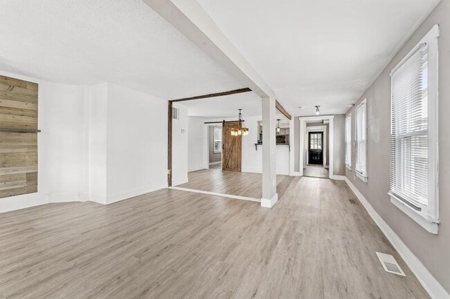 Building Photo - 810 Plum St