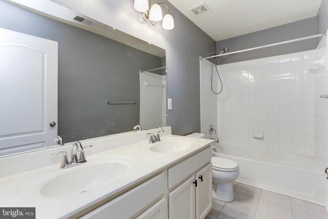 Building Photo - 6935 Heritage Crossing