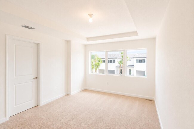 Building Photo - 5085 SW 37th St