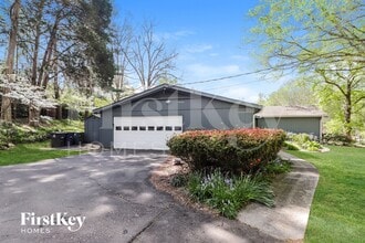 Building Photo - 640 Valley Brook Ln