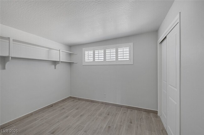Building Photo - 1720 Eastwood Dr