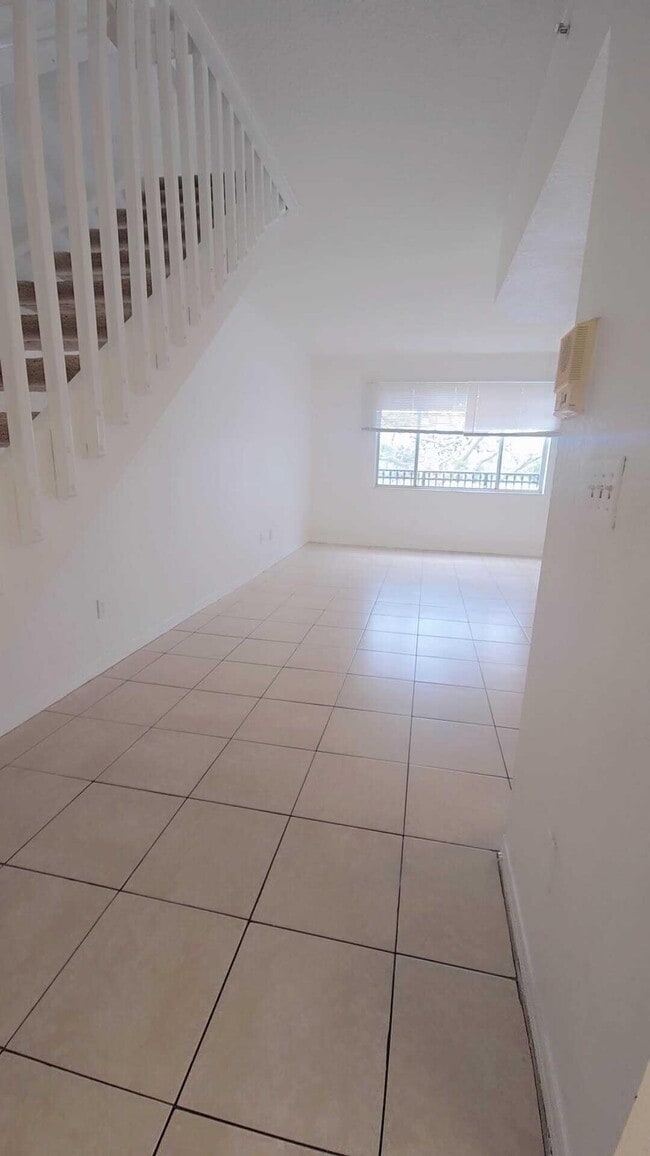 Building Photo - 751 SW 148th Ave