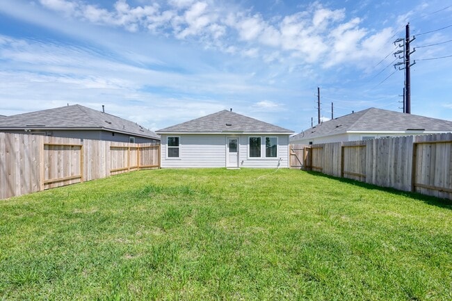 Building Photo - 29635 Knollwood Bay Rd